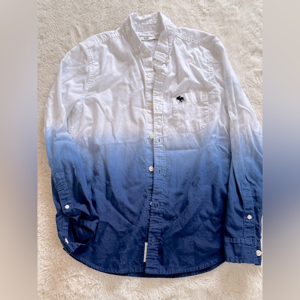 Abercrombie Kids boys size 11/12 white and blue ombré button down shirt